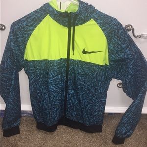 nike wind breaker